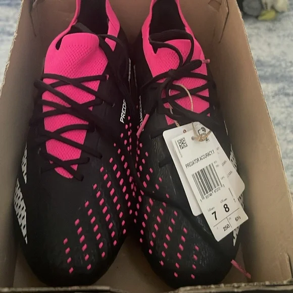 Never worn / new Adidas Predators Accuracy.1 for artificial Grass / Best Cleats